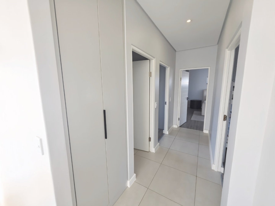 To Let 4 Bedroom Property for Rent in Sandown Western Cape